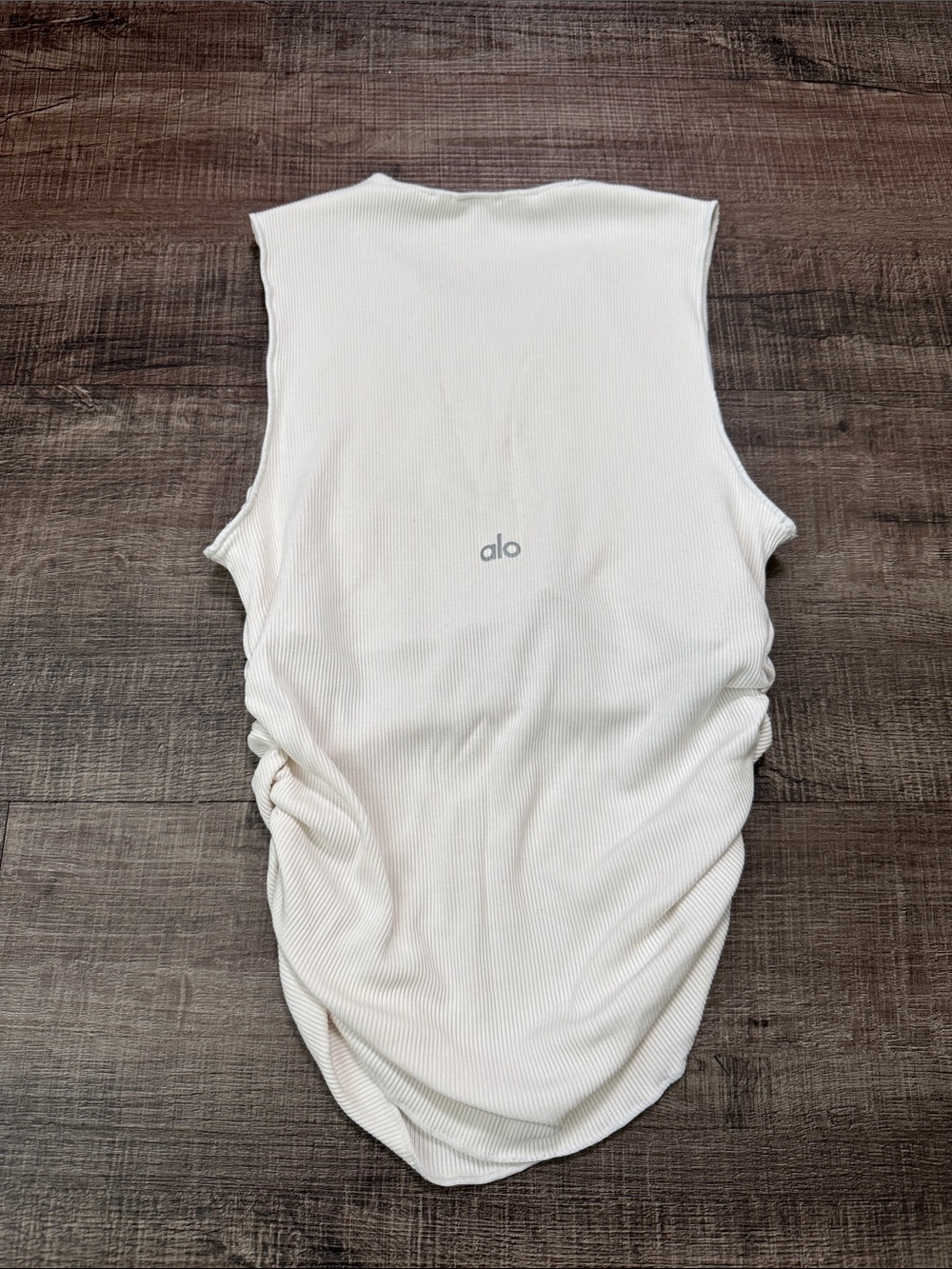 ALO Yoga Ribbed En Pointe Tank - Picture 6 of 6